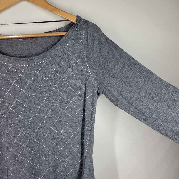 Belldini Gray Silver Studded Bling Top 3/4 Sleeves Sheer Raw Hem Small - Picture 4 of 8